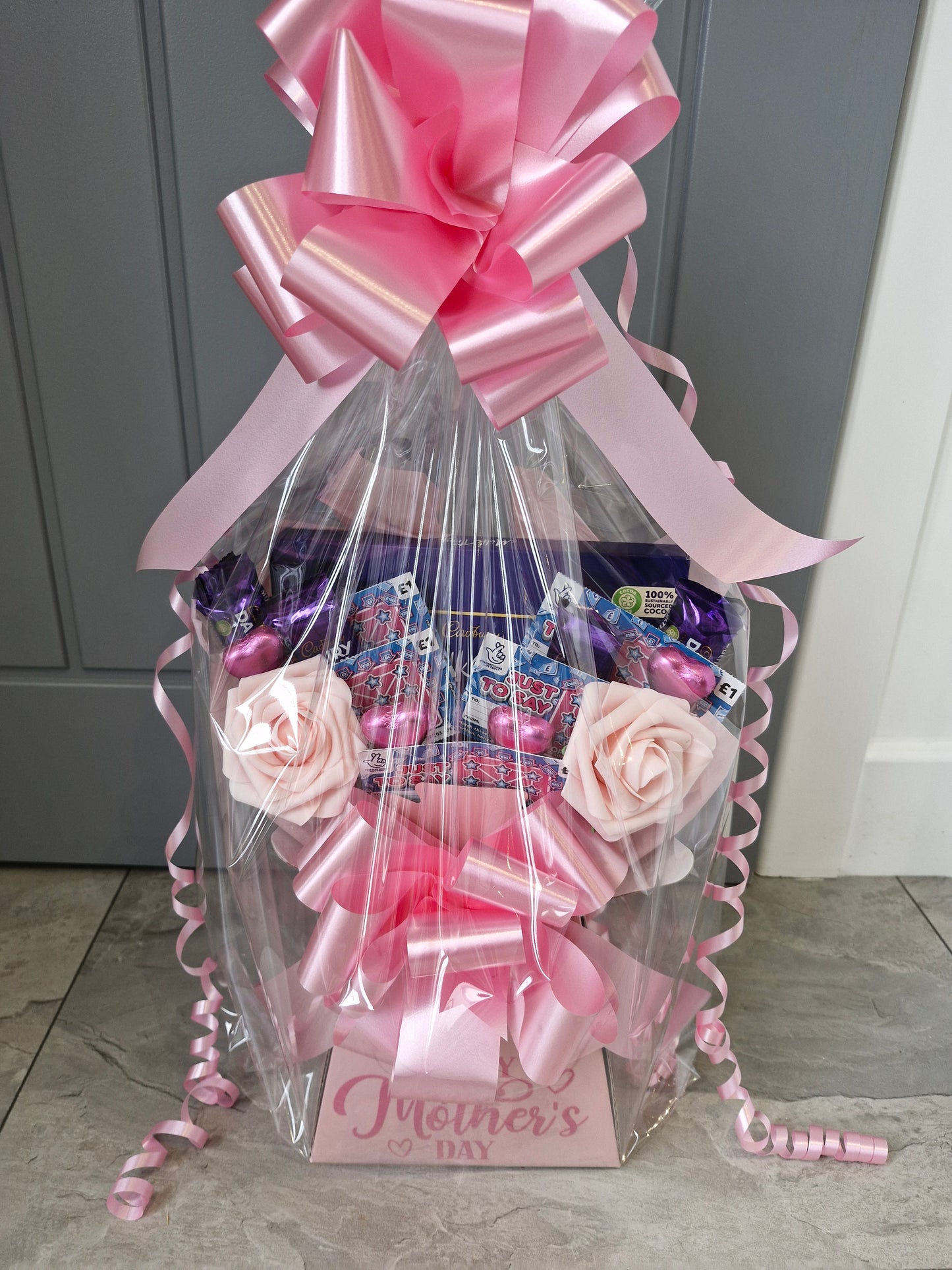 Mothersday scratchcard & chocolate bouquet